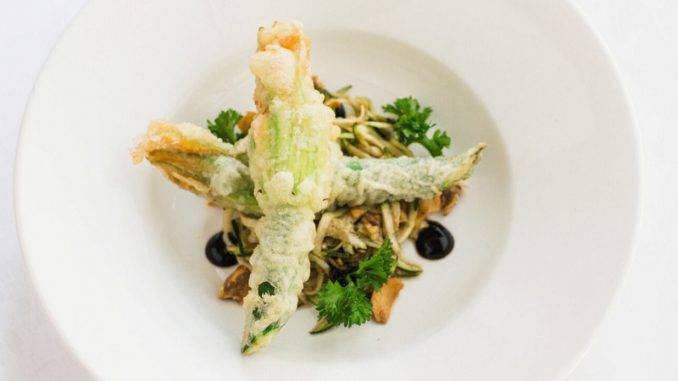 recette-de-tarte-a-la-viande-australienne-de-banh-pate-chaud-1.jpg.jpg